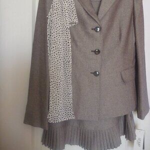 New Le Suit Skirt Set Size 8 Ruffle Pleated Hem Tan Beige Lapel Scarf 3-Piece
